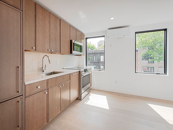 2nd image of 168 Wythe Ave #3A