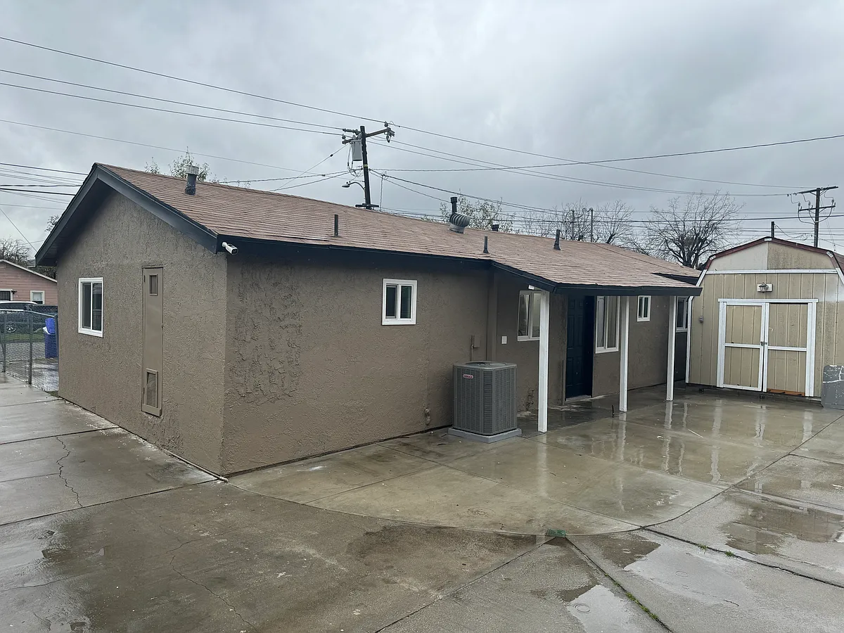 Building Photo - 1214 Hardt St