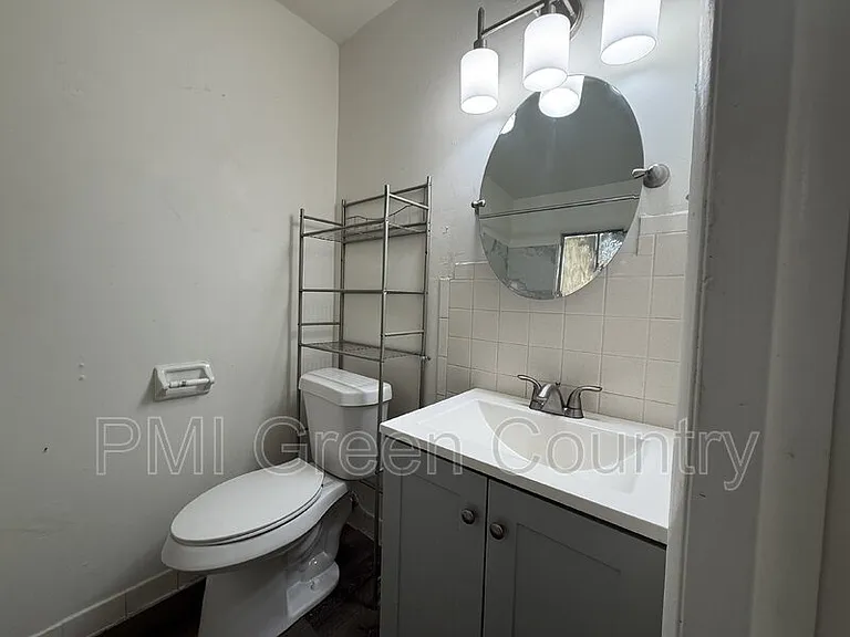2540 E 7th St #2 — Photo 8