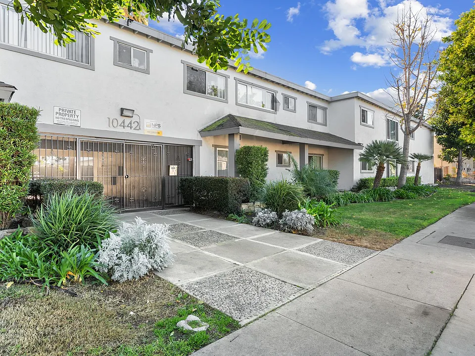 10442 Lampson Avenue