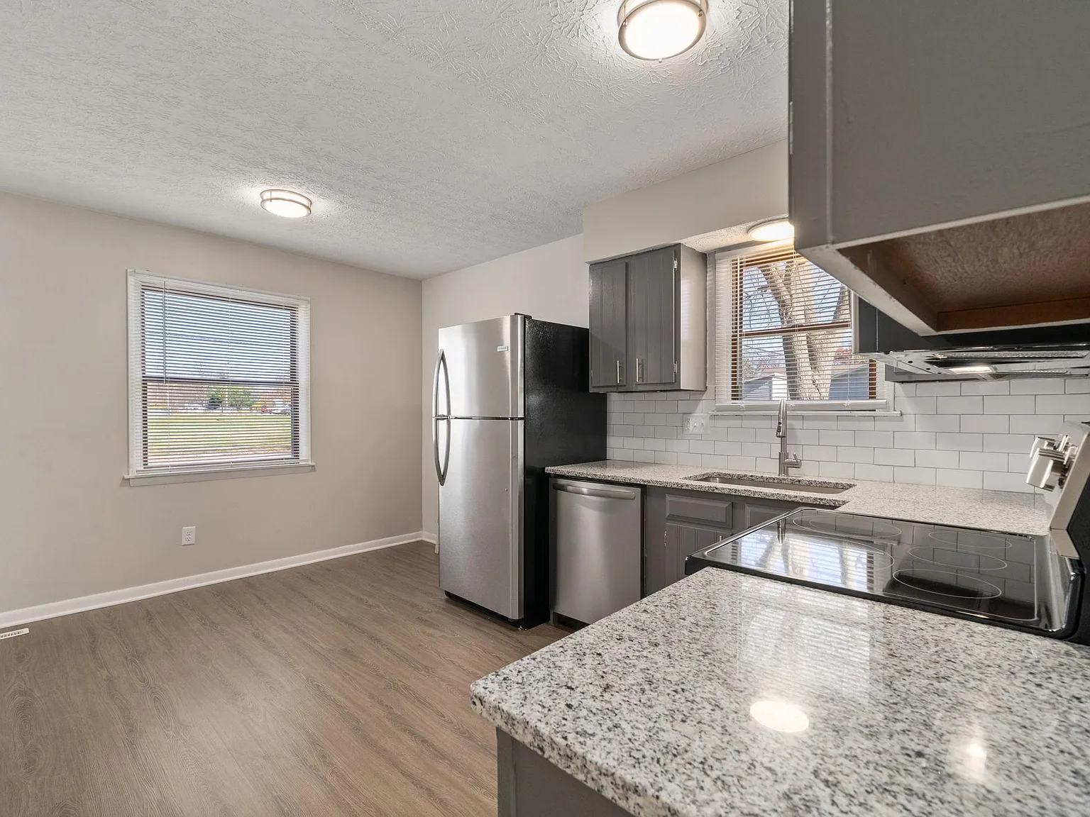 3 bed, 1.5 bath, 1900 sqft, $1,900 — Photo 4