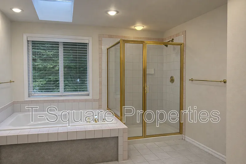 4 bed, 3.5 bath, 3480 sqft, $4,700 — Photo 3