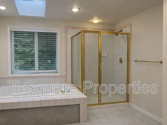 3rd image of 1817 235th Pl NE