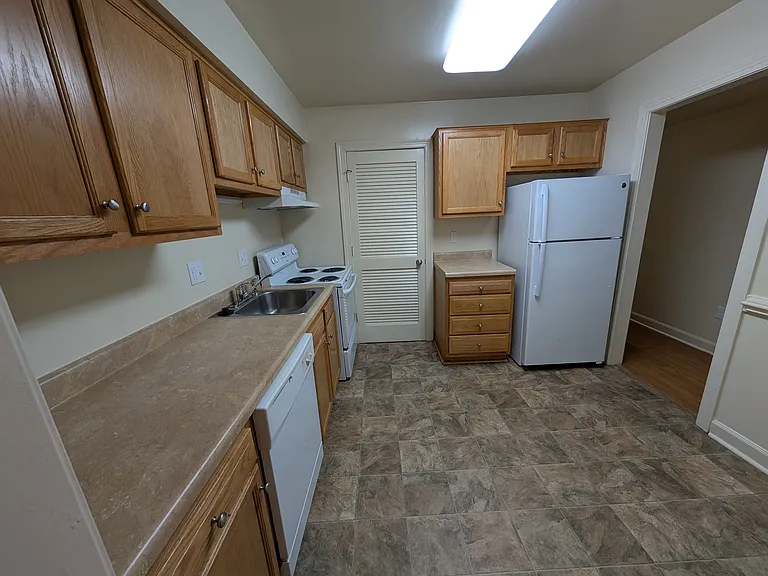 Brandon Point Apartments — Photo 23