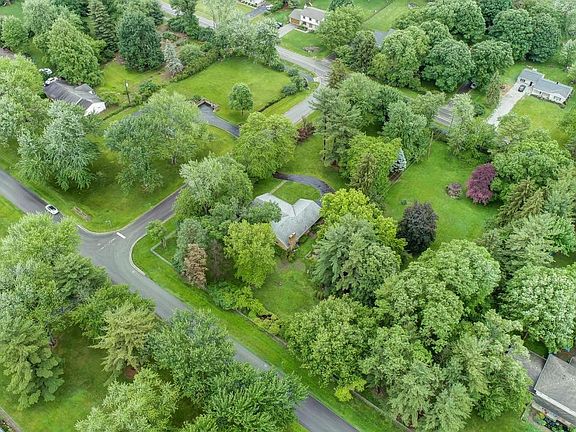 3rd image of 6401 Braxmar Pl E