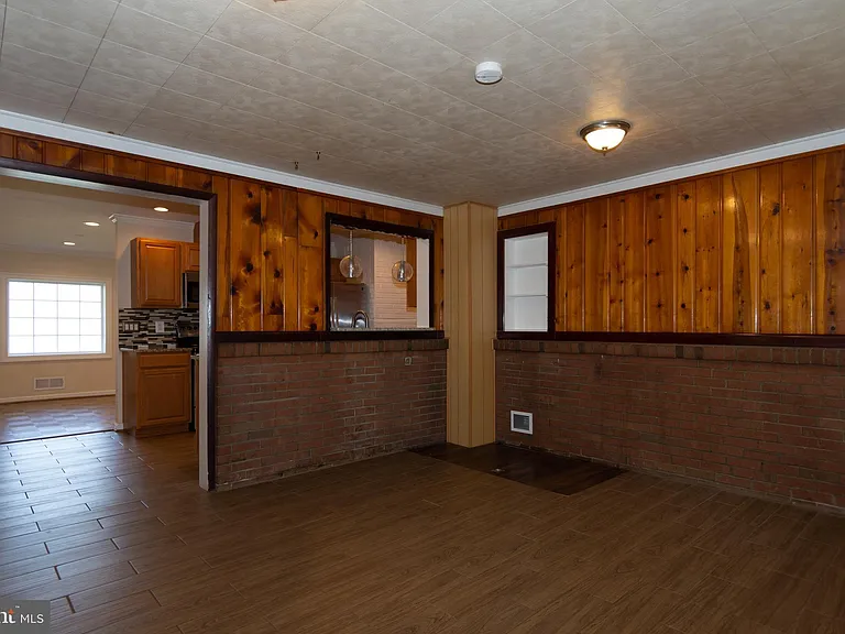 6400 Japonica St — Photo 9