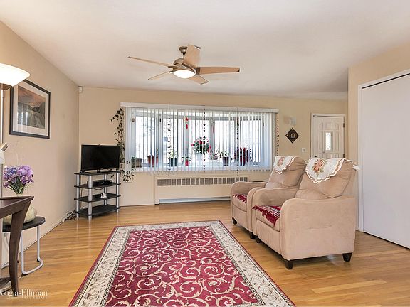 4th image of 29 Kathleen Dr E