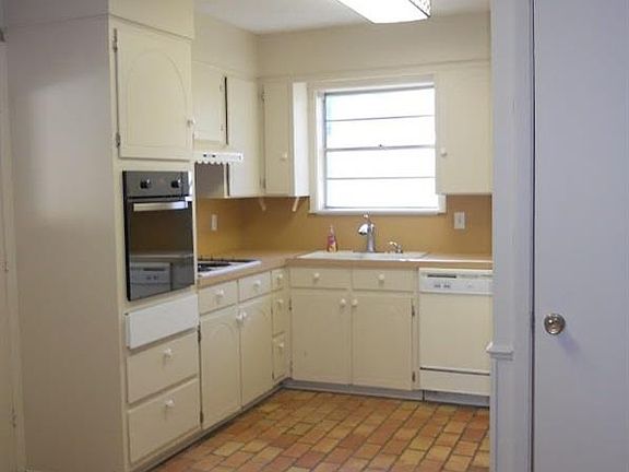 5th image of 2815 Fairfax Dr