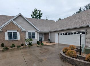 2 Eagle Point, Charleston, IL 61920