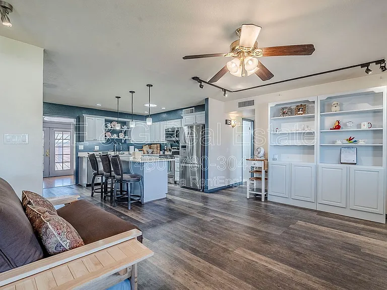 1022 W Apollo Ave — Photo 16