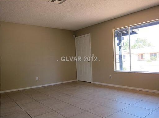 4th image of 4737 Lakestream Ave