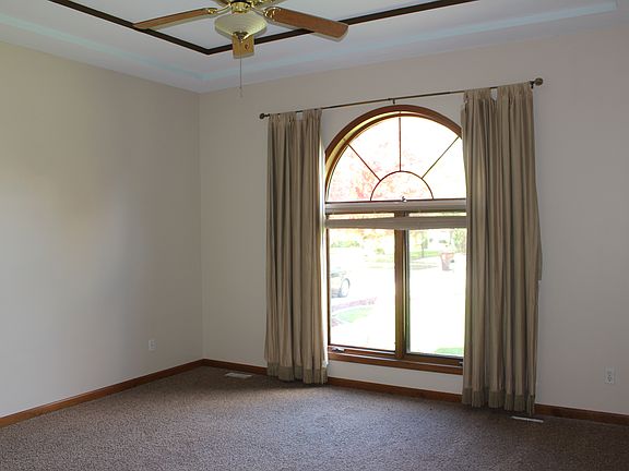 Master Bedroom - Trey Ceiling, Walk-in closet, Master Bath