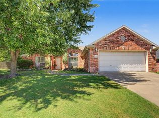 1580 London Ter, Springdale, AR 72764