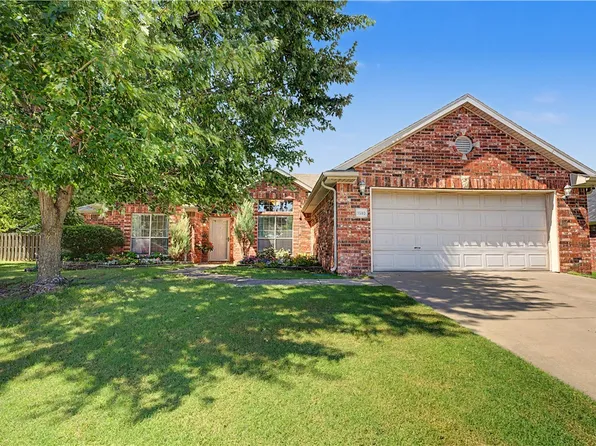 1580 London Ter, Springdale, AR 72764