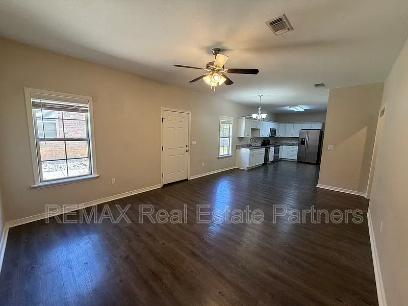 2 bed, 1.5 bath, $1,100 — Photo 3