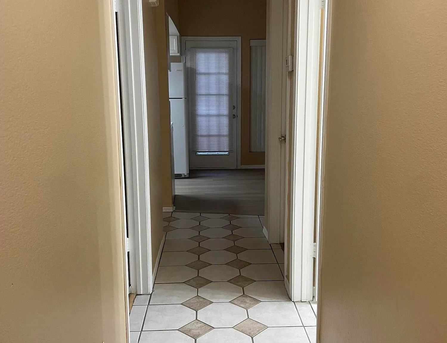 2 bed, 2.0 bath, 860 sqft, $1,800 — Photo 2