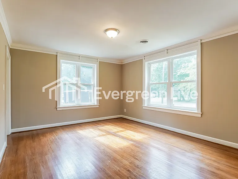 2732 Ashley Ave — Photo 6