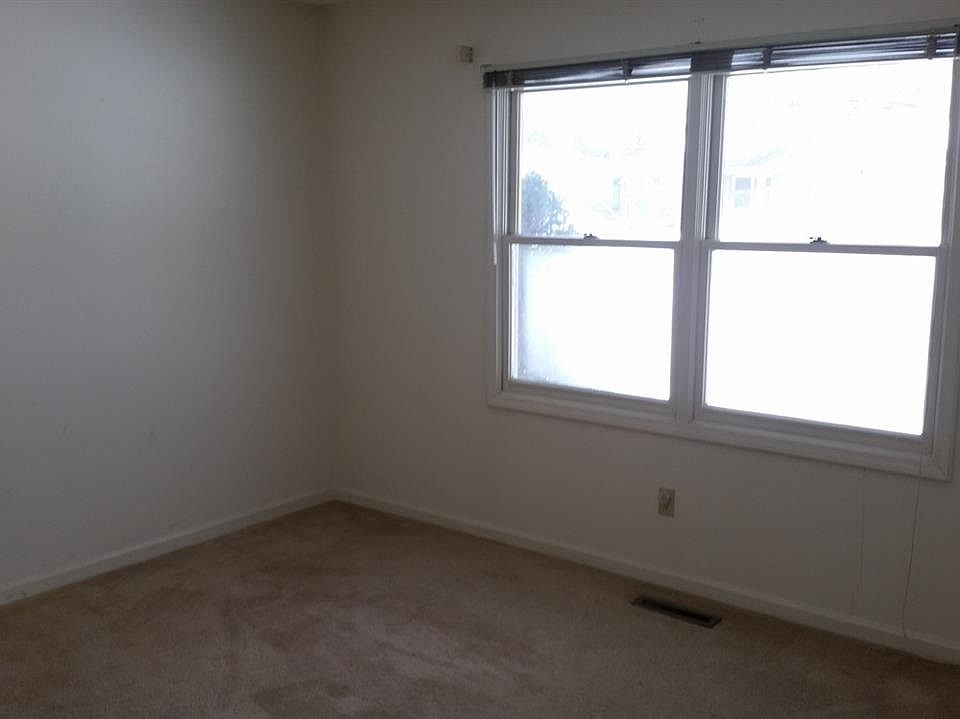 1st image of 1938 Hampstead Ct