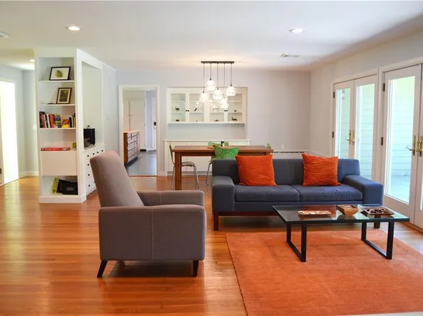1686 South Rd, Kingston, RI 02881