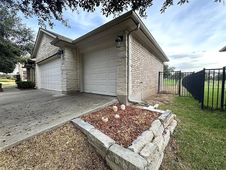 807 Centerbrook Pl — Photo 4