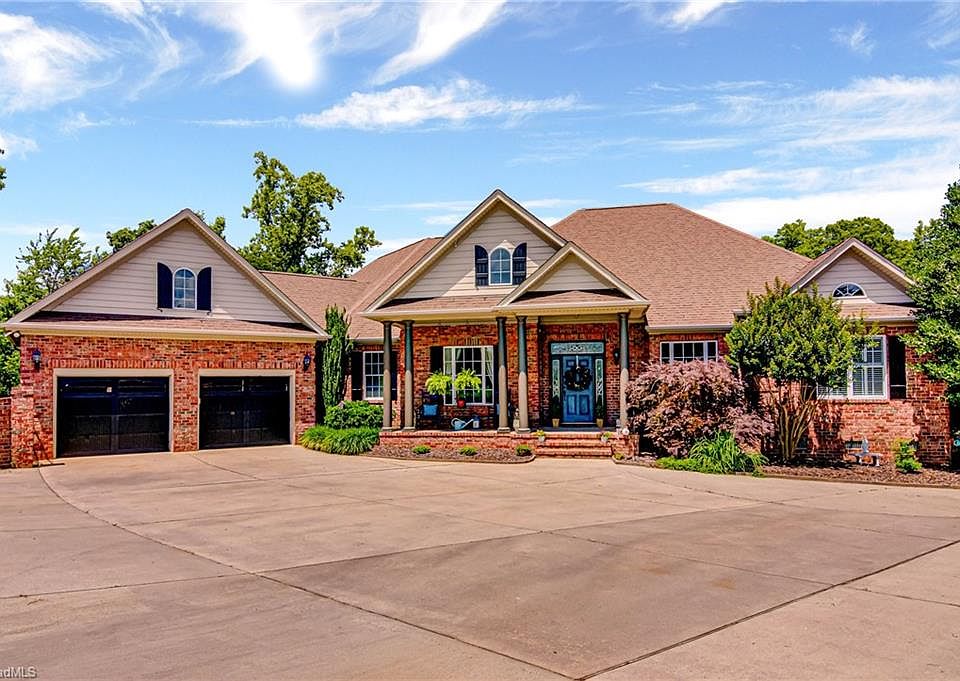 1st image of 550 Mashie Dr