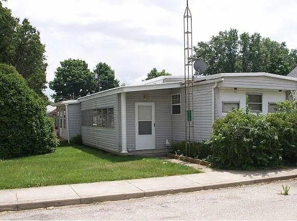 114 Vine St photo 1
