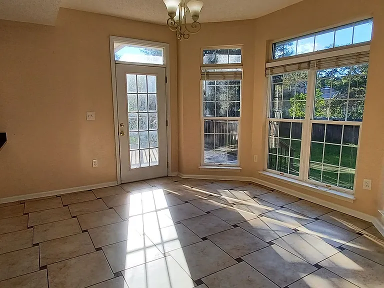 22 Lord Calvert Dr — Photo 4