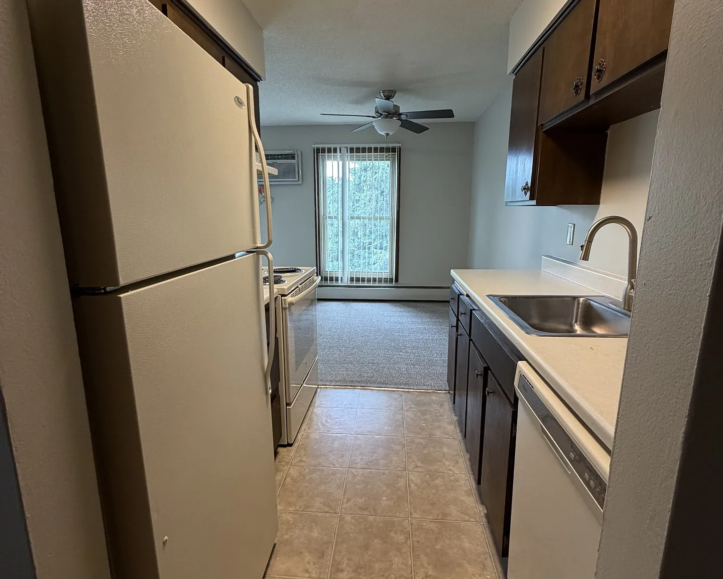 2 bed, 905 sqft, $1,250 — Photo 2