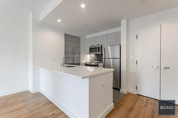 Rented by Bond New York | media 4