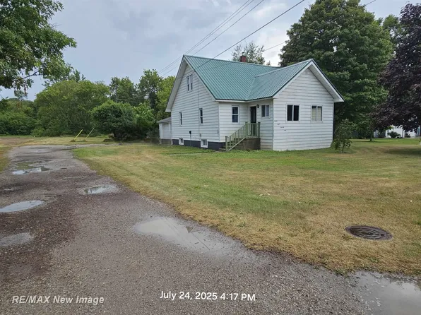 9871 Spruce St, Bay Port, MI 48720