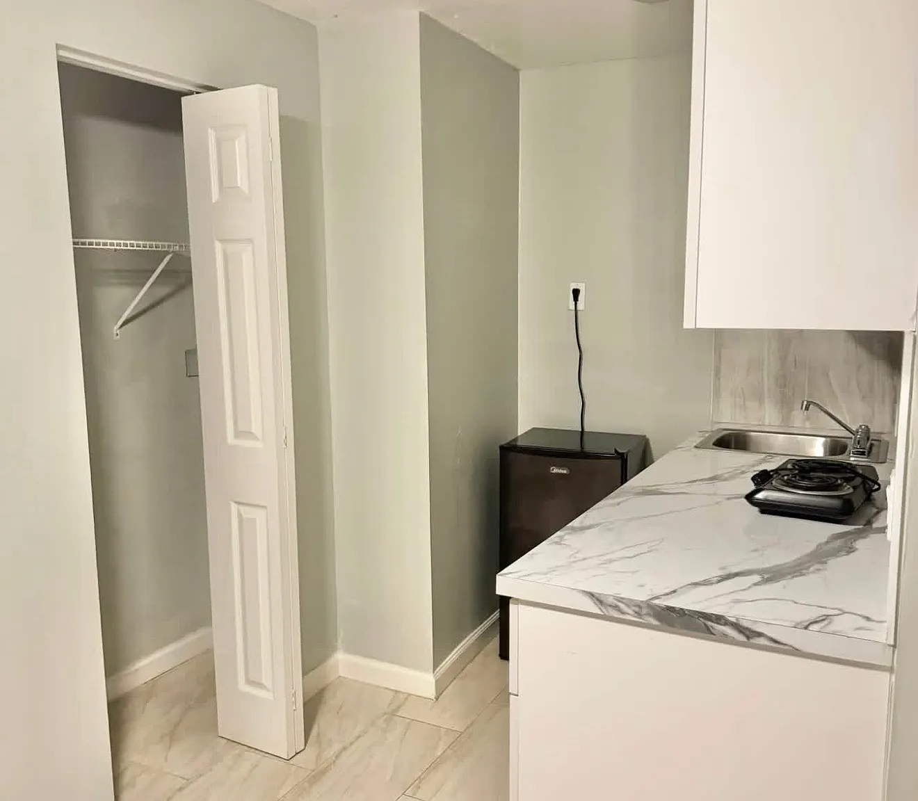 Studio, 1300 sqft, $1,225 — Photo 1