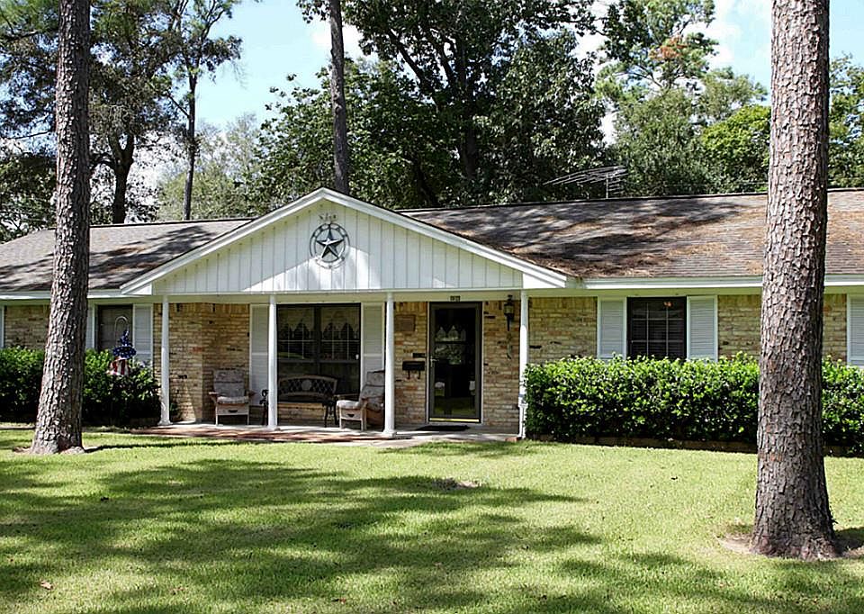 1st image of 136 Oak Manor Dr