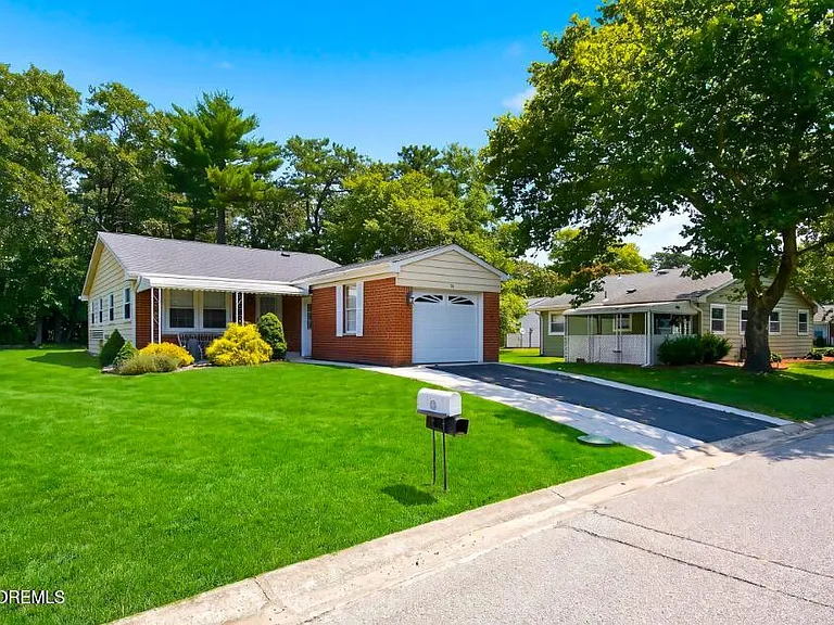 54 Constitution Blvd — Photo 2