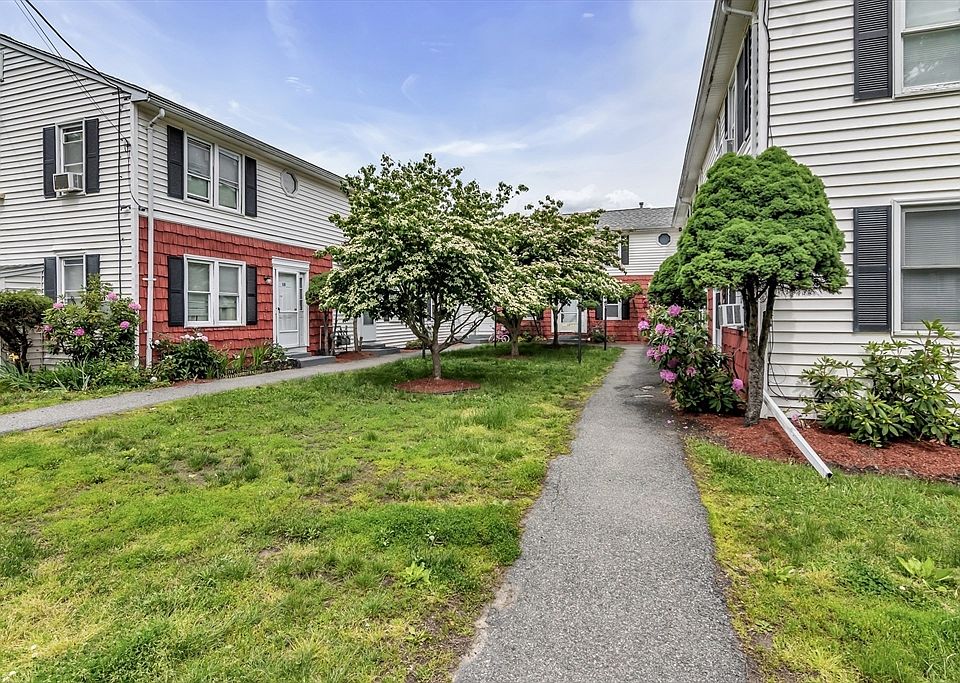 1st image of 15 Crescent St #D
