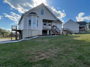 155 Waters Edge Dr, Spring City, TN 37381