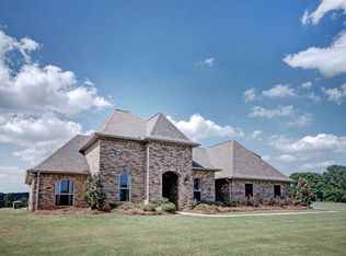 105 Sky Lake Dr, Pelahatchie, MS 39145