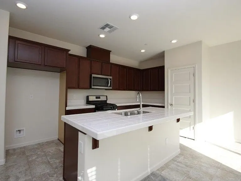 4800 Ocean Ln — Photo 4