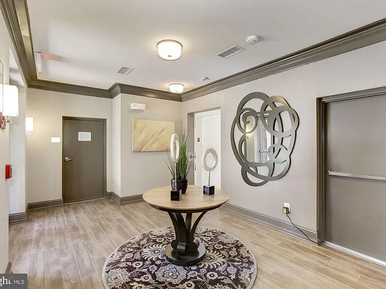 13740 Endeavour Dr #403 — Photo 22