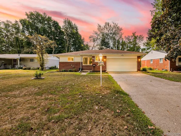 19501 Magnolia Pkwy, Southfield, MI 48075