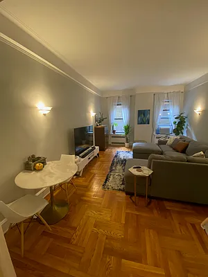 Rented by Arwell Realty | media 10
