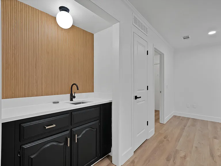 4021 San Mateo Dr — Photo 15