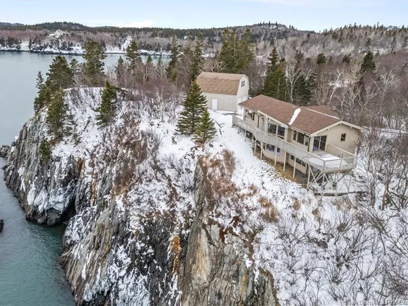 572 Fundy Dr, Campobello Island, NB E5E 1X4