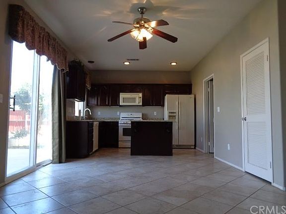 4th image of 976 Cottonwood Dr