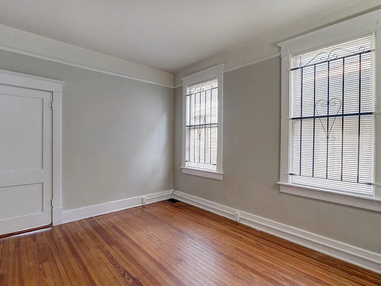 631 West 37th St — Photo 10