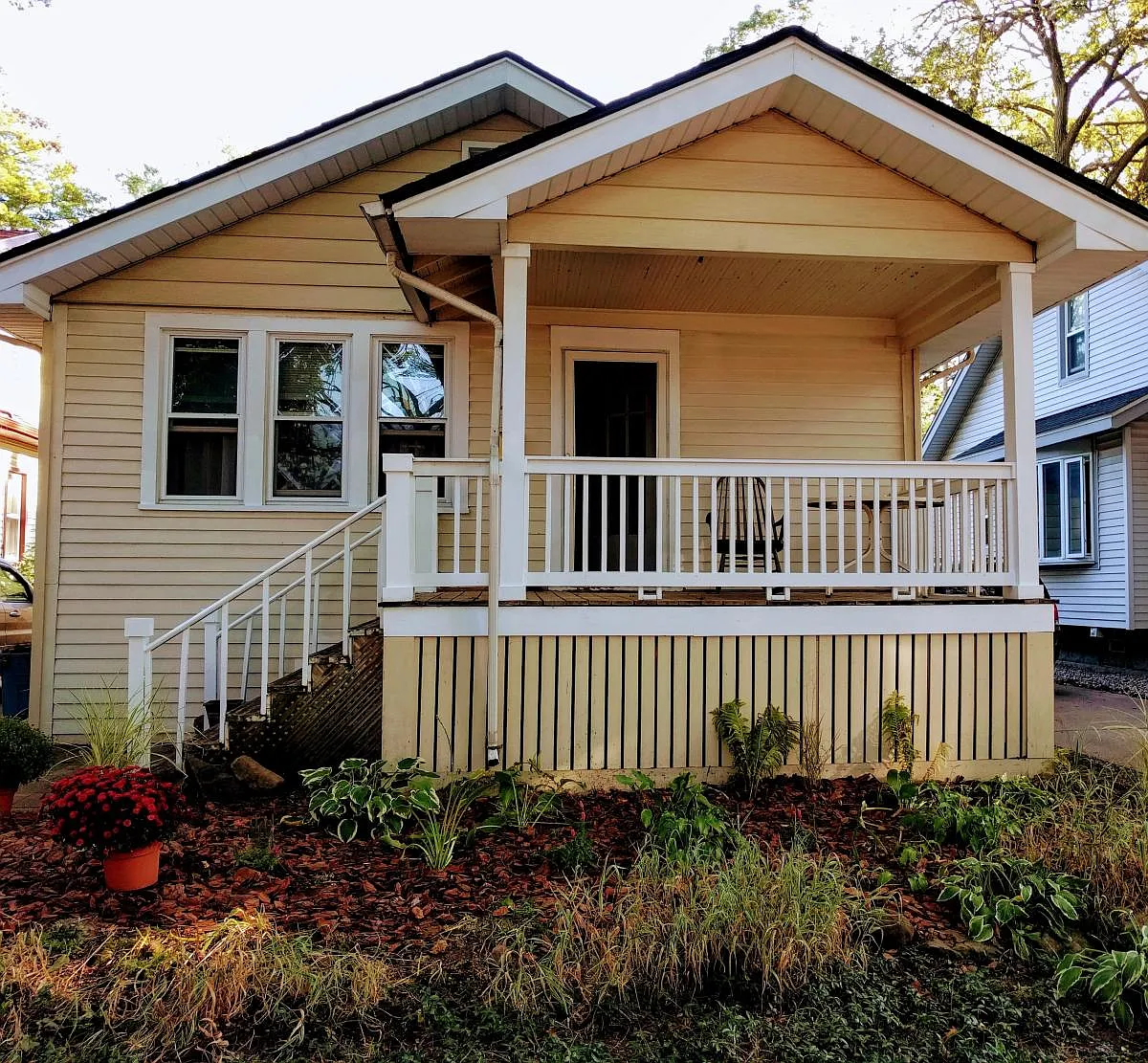 439 Leroy St photo 1