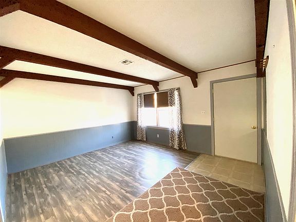 4th image of 1914 N Meadowbrook Dr