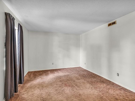 5th image of 6920 Knollcrest Dr