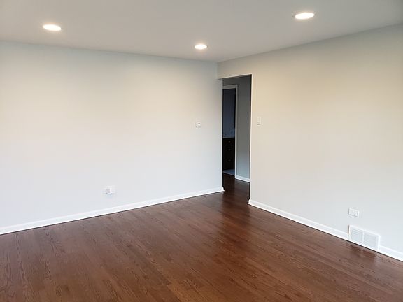 3rd image of 2952 W 102nd Pl