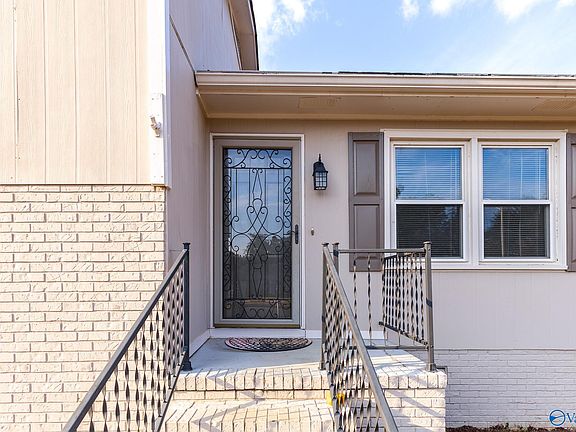 2nd image of 2204 Villaret Dr SW