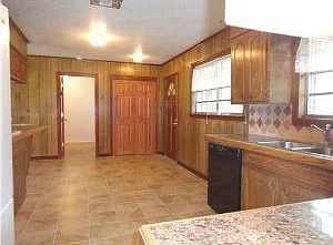 5th image of 910 Wilton Pl